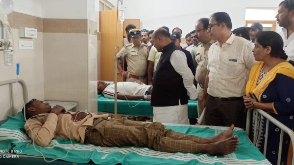 consuming-prasadam-from-the-dargah