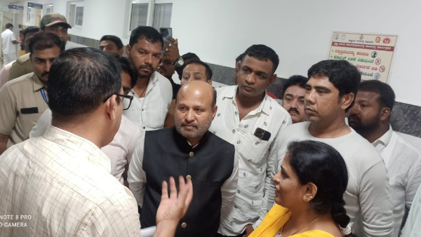 consuming-prasadam-from-the-dargah
