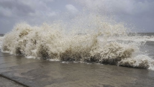 Odisha Rain: IMD Predicts Bay of Bengal Low Pressure System is Converts Cyclone on Friday Odisha Rain: IMD Predicts Bay of Bengal Low Pressure System is Converts Cyclone on Friday