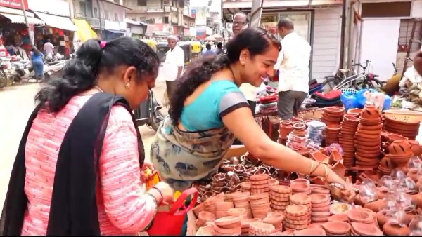Deepavali 2023: People are lamps buying in online, mud lamps sellers worried in hubballi
