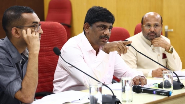 dk-suresh-and-satish-jarkiholi-meeting