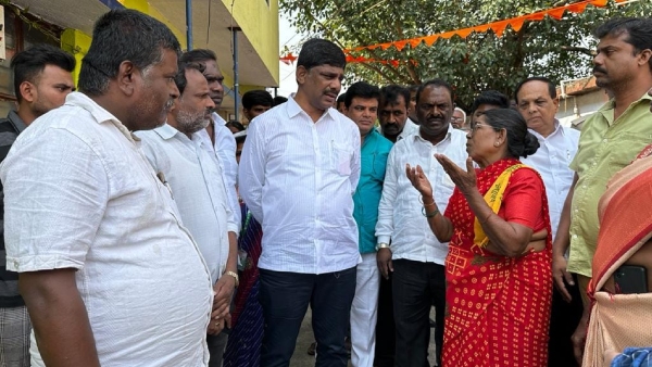 dk-suresh-and-satish-jarkiholi-meeting
