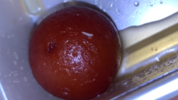Viral Video: Food Vlogger Found Worm In Gulab Jamun