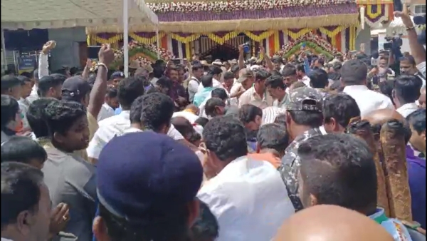 Hasanamba darshan: Hundreds of Congress workers Clash for Hasanamba darshan