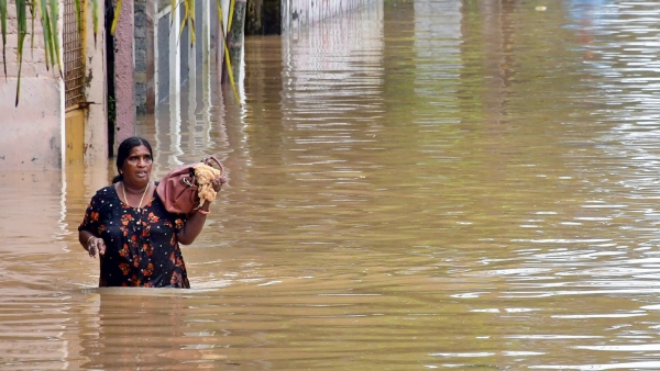Heavy Rain In Chennai Created More Problems And People Are Suffering 