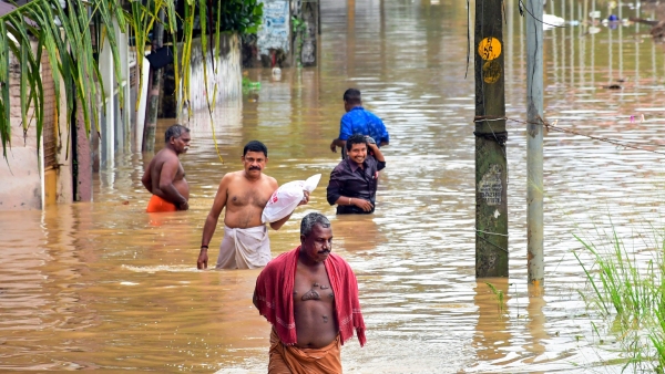 Heavy Rain In Chennai Created More Problems And People Are Suffering 