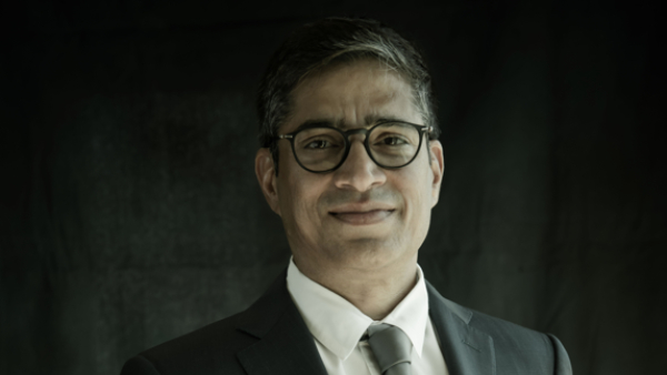 A person who sold pens door to door and established a company worth 2300 crores 