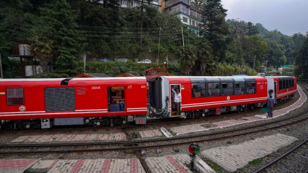 man-torches-snake-cracker-on-the-train-track