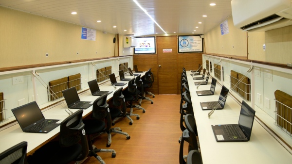 Class On Wheels: Mangaluru M. Friends Trust Has Started Computer Bus For The First Time In The State Class On Wheels: Mangaluru M. Friends Trust Has Started Computer Bus For The First Time In The State