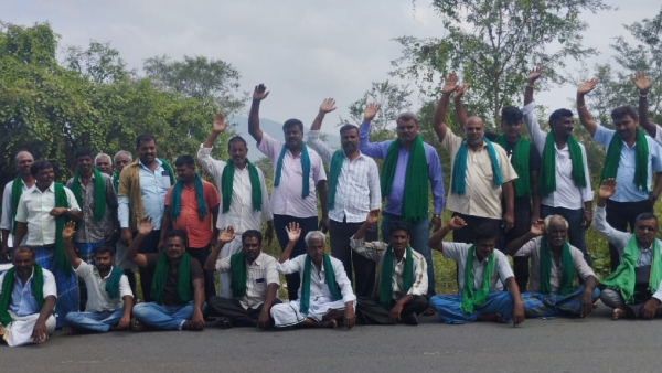 Protest in front of cms house At Mysuru, farmers arrest
