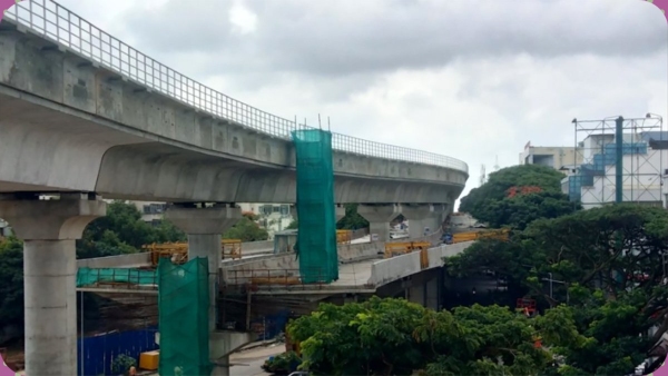 namma-metro-train-running-on-the-elevated-road