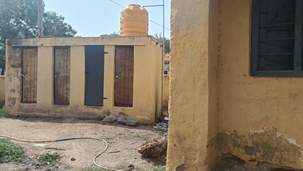 Maski: Toilet Problem In Vatagal Government School Maski: Toilet Problem In Vatagal Government School