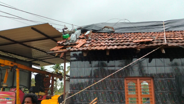 Heavy rain in Kadur: 20 houses Roof collapse due to heavy rain