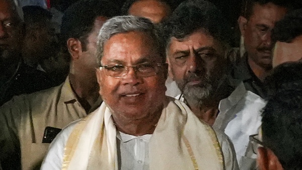 CM Siddaramaiah Welcomes Kumaraswamy Raitha Santwana Yatra