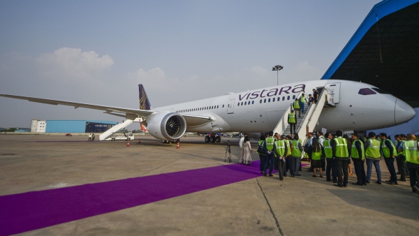 stray-dog-entered-the-runway-at-the-goa-airport