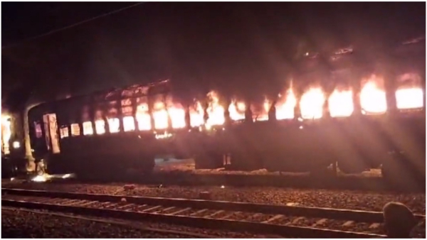  Fire Engulfs New Delhi-Darbhanga Express Coaches in Uttar Pradesh