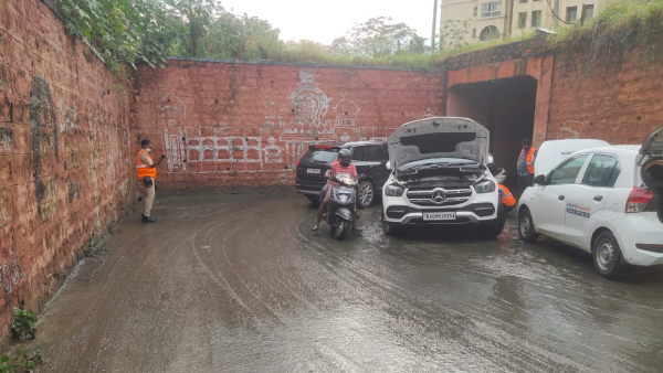 Due to rain, the underpass is very waterlogged in bengaluru hebbal 
