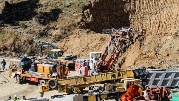 Officials Discuss Next Steps in Uttarakhand Tunnel Operation