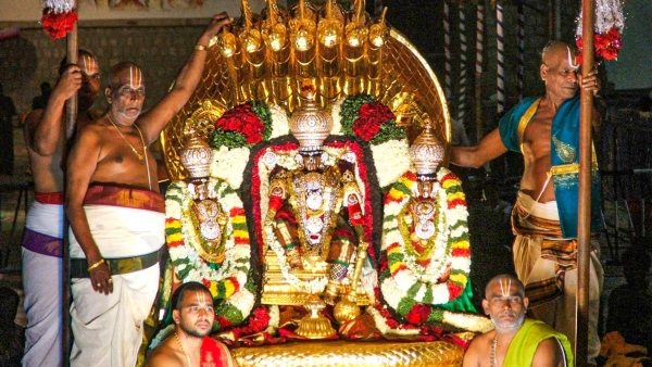 Tirupati 2023: Tirumala Vaikuntha Darshan- 2.25 lakh tickets sold out in 21 minutes Tirupati 2023: Tirumala Vaikuntha Darshan- 2.25 lakh tickets sold out in 21 minutes