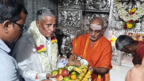 BJP Leaders V Somanna, Basangouda Patil Yatnal hints at joining Congress in Karnataka