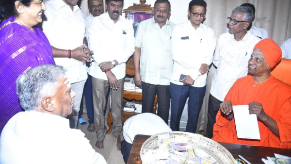 High Command Try To Convince Disgruntled V Somanna From Lingayat Swamijis