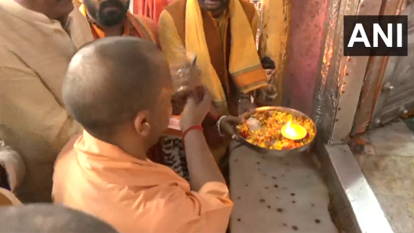 CM Yogi Adityanath offered prayers at Ram Mandir in Ayodhya 