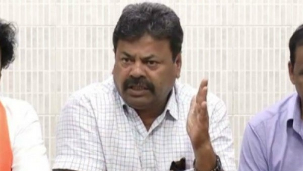 Basangouda Patil Yatnal is Street Dog says M.P.Renukacharya