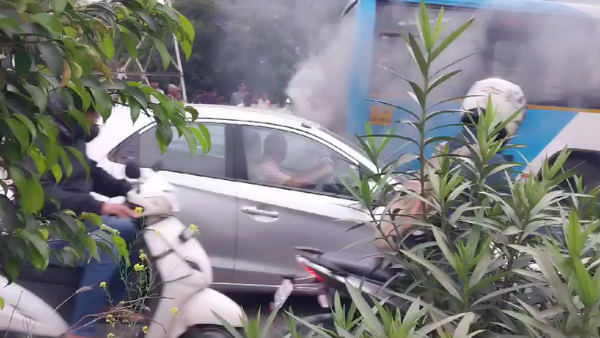 Fire Accident: Car-Bus Accident At Bengaluru Nayandahalli