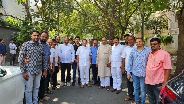 BJP leaders met B.S.Yediyurappa in bengaluru 