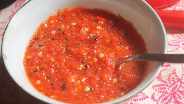 Chutney Recipe: How to make hotel style coconut chutney and red chutney?