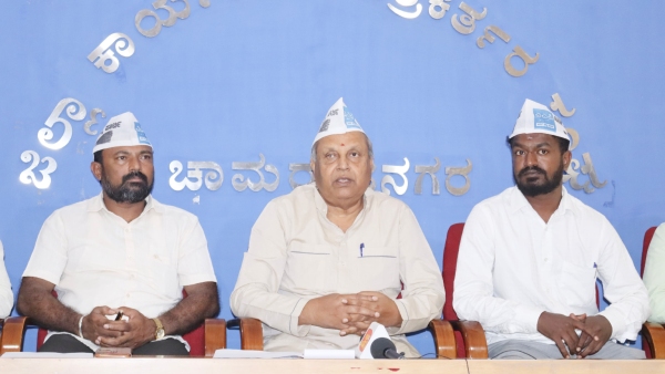CM Siddaramaiah has Not Received Caste Census Report Due To Two Community Pressure, AAP Says