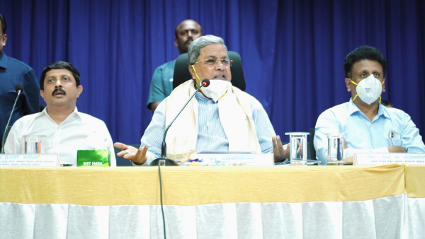 CM Siddaramaiah Took The Officers To Task In Kolar