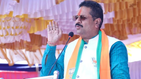 Congress Challenged BJP MLA Basanagouda Patil Yatnal With A Photo 