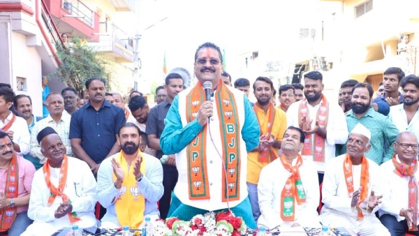 Congress Challenged BJP MLA Basanagouda Patil Yatnal With A Photo 