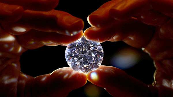 Which Zodiac Sign Can Wear Diamond..?