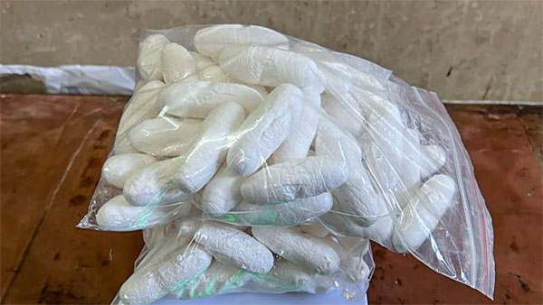 Nigerian Nabbed at Bengaluru Airport with Rs 20 Crore Cocaine in Stomach Nigerian Nabbed at Bengaluru Airport with Rs 20 Crore Cocaine in Stomach