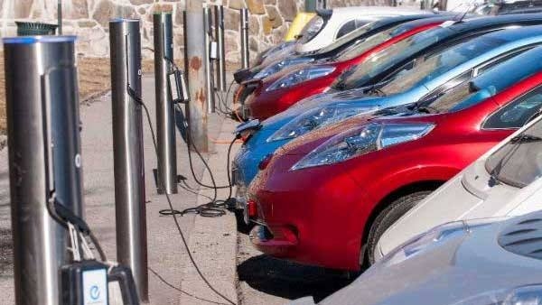  1 Lakh More Electric Vehicles Registered in State Till November this year, daily 422 EV Hit on Road