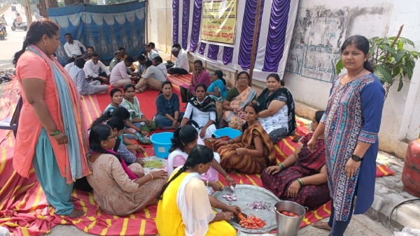 Guest lecturers protest in Chitradurga entered 20th day