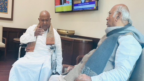 HD Deve Gowda meets mallikarjun kharge, Will JDS alliance with Congress? 