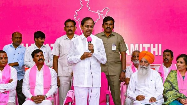  Ex-Telangana CM KCR Admitted to Yashodha Hospital 