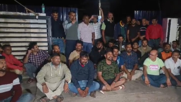 Attack On Lawyer Chikkamagaluru SP Suspended 6 Police Officers 