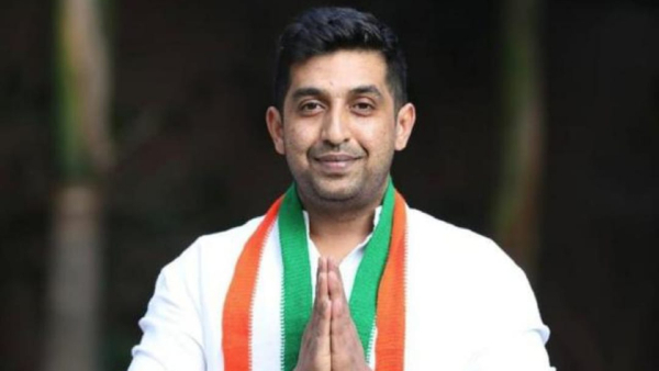 Lok Sabha Battle Veerappa Moily Vs Raksha Ramaiah Fight For Chikkaballapur Ticket