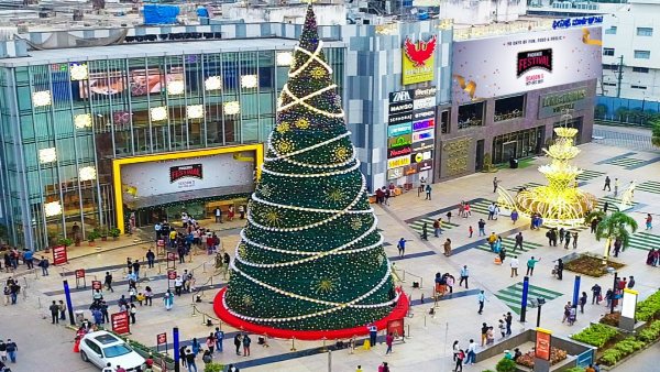 Bengalurus Phoenix Mall of Asia Rs 200 Pedestrian Entry Fee Sparks Christmas Eve Traffic Chaos