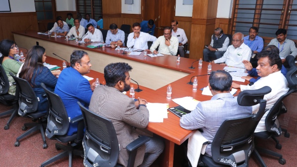 MB Patil Promised to Honaga Industrial Areas Businessmens govt Will Registration Within a Month MB Patil Promised to Honaga Industrial Areas Businessmens govt Will Registration Within a Month