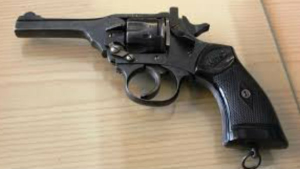 The constable who left the pistol on the wash basin of the train was suspended The constable who left the pistol on the wash basin of the train was suspended