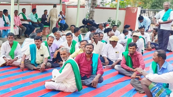 Trouble from Power Department: Indefinite protest by farmers 