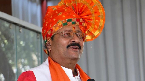 Sadananda Gowda Reacted Against Basanagouda Patil Yatnal Statement