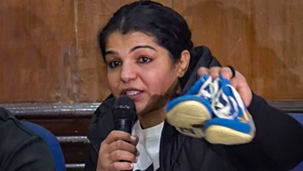  Sakshi Malik decided to quit wrestling After Brij Bhushan loyalist became the WFI President 
