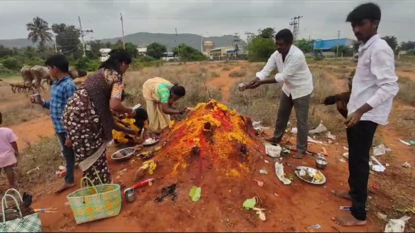 Devotees who offered chicken blood and eggs for snake in Chamarajanagar district