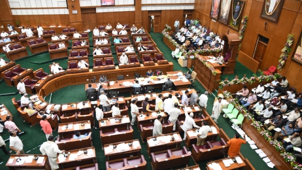 ST Somashekar Remains in Assembly Even though All BJP MLA Left: Hinting at a Party Switch? 